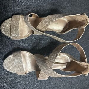Elegant Women's Tan Sandals